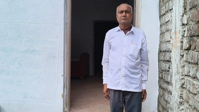 <br/> <span style="text-align:center;">"प्रधानमंत्री आवास योजना" के तहत आशापुर के नर्मदा प्रसाद को मिला पक्का…