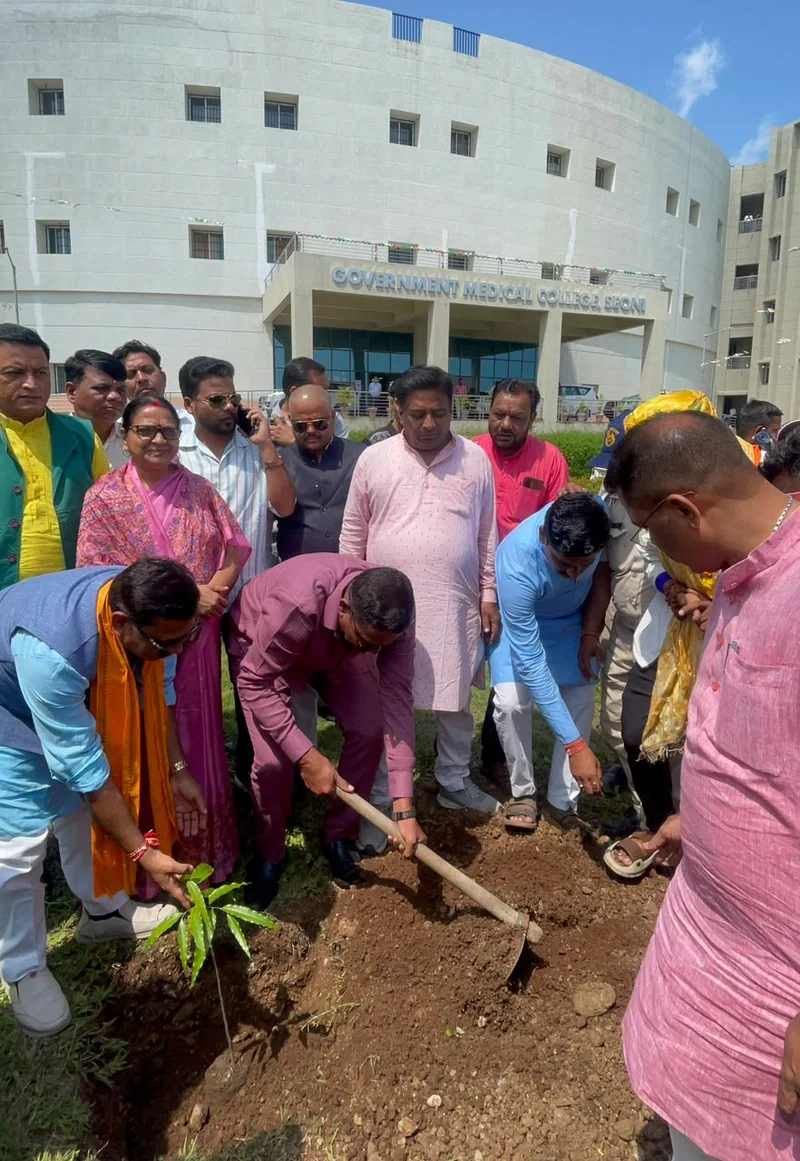 सेवा संकल्प यात्रा के तहत सिवनी में हुआ पौधारोपण यात्रा के दौरान विभिन्न सेवा गतिविधियों में सहभागिता…