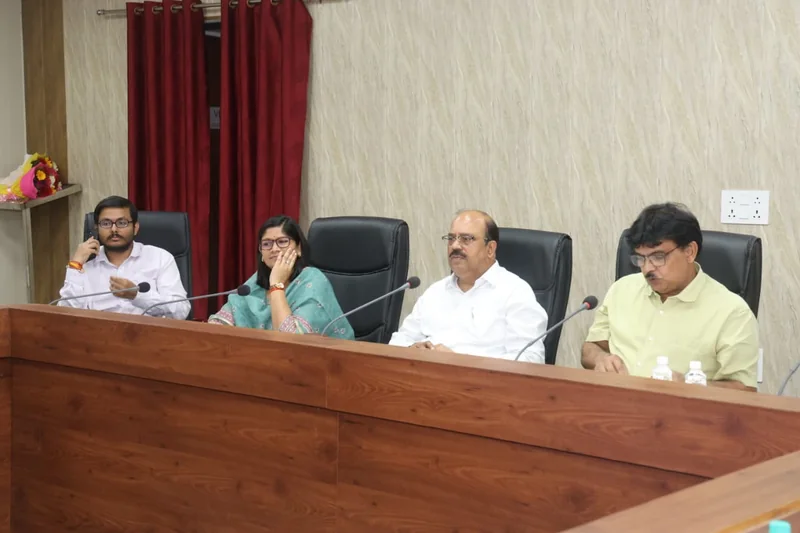 मध्यप्रदेश प्रशासनिक इकाई पुनर्गठन आयोग की बैठक आयोजित